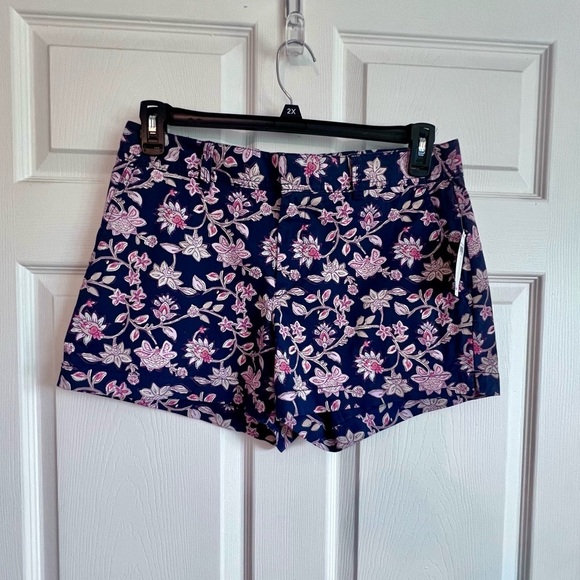 Gap Women NWT Women’s Size 8 Navy Blue Floral Stretch Mid‎ Rise City Shorts - Picture 2 of 11